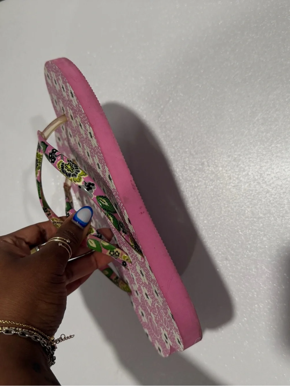 Vera Bradley Pink Floral Flip Flops — Size M (7-8)